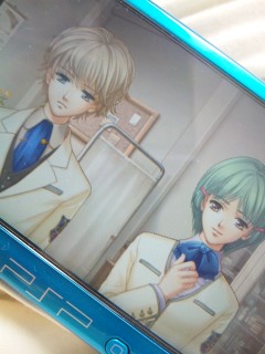 ���F�̃R���_