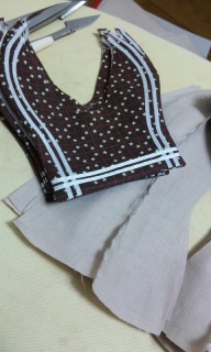 �~�j����