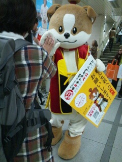 ���L����